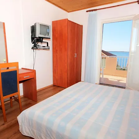 And By The Sea Mandre, Pag - 3557 3*