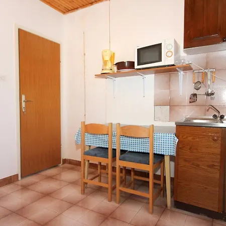 And By The Sea Mandre, Pag - 3557 Gasthof Kolan