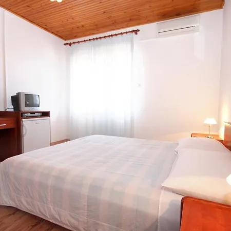 Gasthof And By The Sea Mandre, Pag - 3557 Kolan