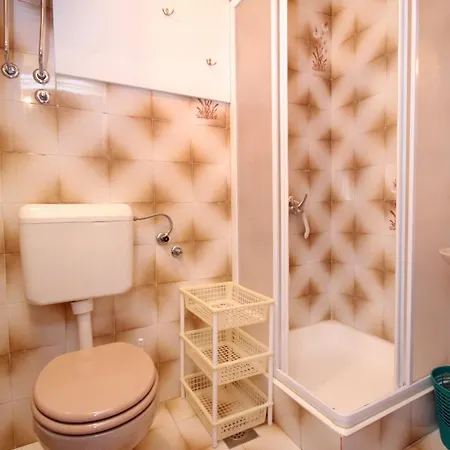 And By The Sea Mandre, Pag - 3557 Gasthof 3*