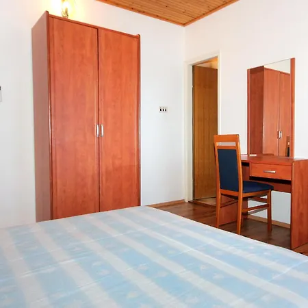 And By The Sea Mandre, Pag - 3557 Gasthof Kolan